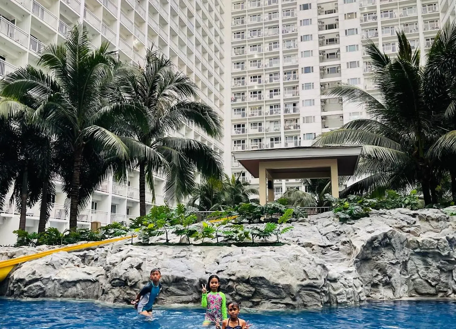 Aparthotel Shore 1 Residences Manila Philippines